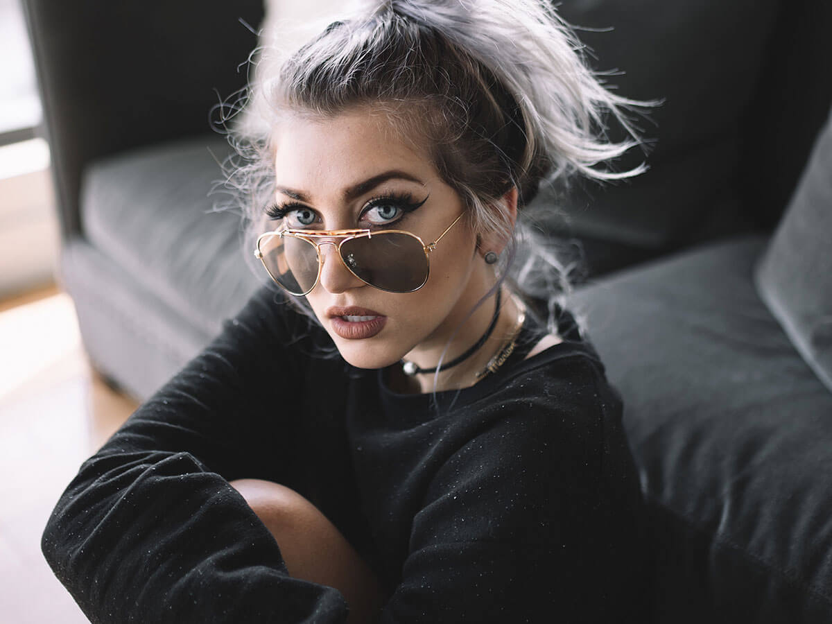How To Photograph A Model Like A Professional - El Emprendeshower